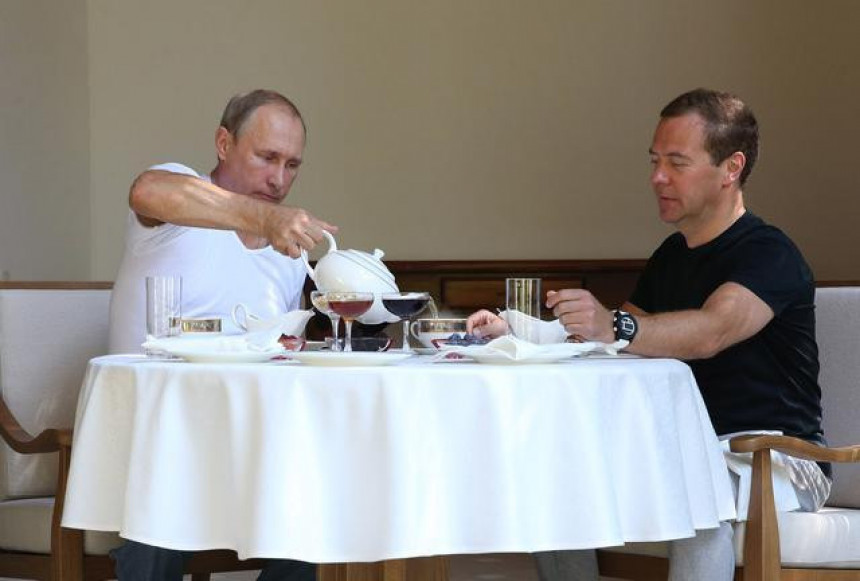 Putin samo 2.000 $ "teži" od Medvedeva