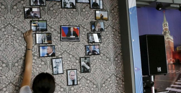 Kafić inspirisan Putinom ima toalet-papir s Obaminim likom