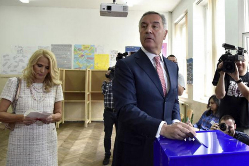 Đukanović vodi na izborima 53,7%
