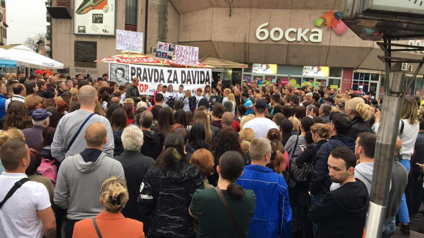 "Gospodo, neko će morati da ode"