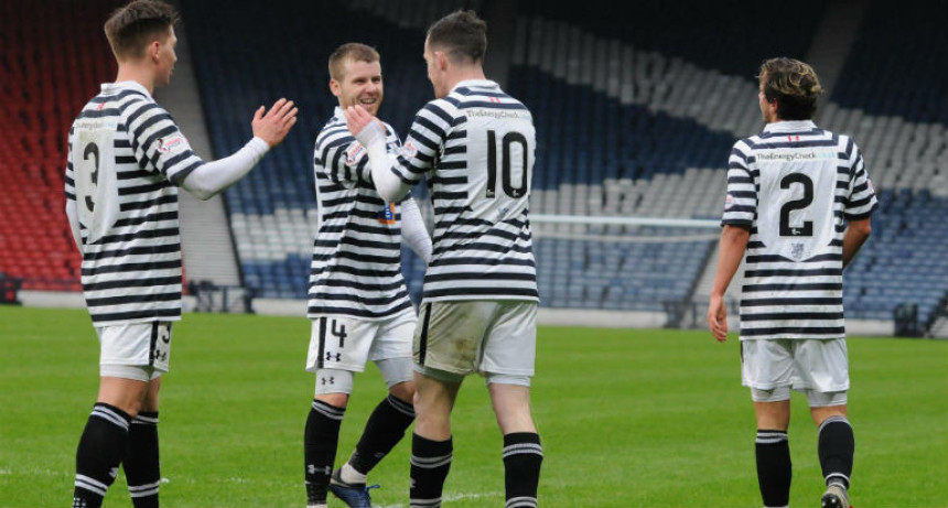 Maleni klub, džinovski stadion i...