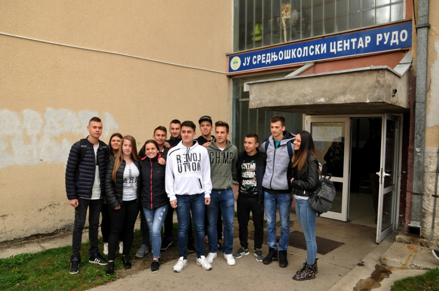 Slavka dočekali drugari u školi