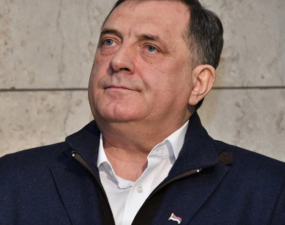 Dodik ide da poljubi ruku papi