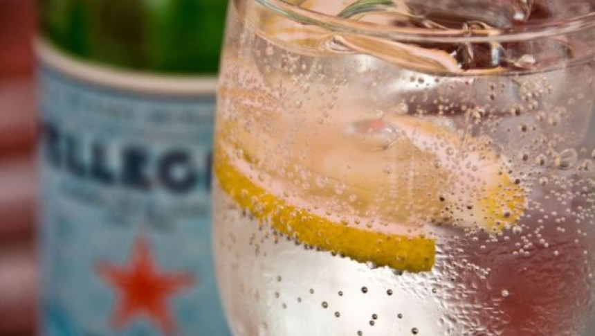 Zašto ne bi trebalo da pijete kiselu vodu