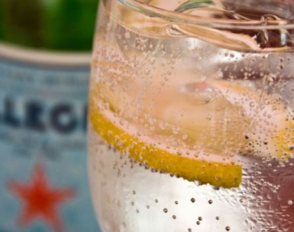 Zašto ne bi trebalo da pijete kiselu vodu