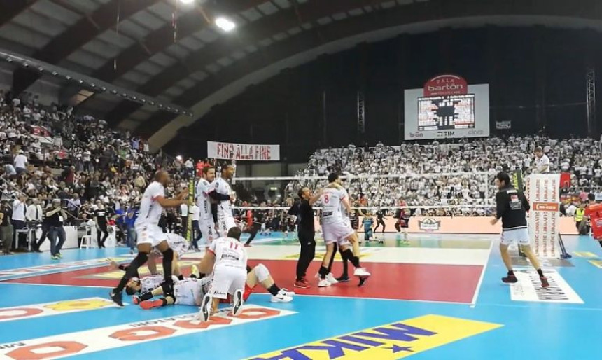 Čudo nad čudima: Srušena je tradicija!