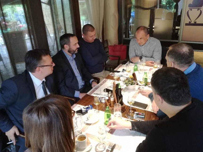 Novinari treba da rade slobodno