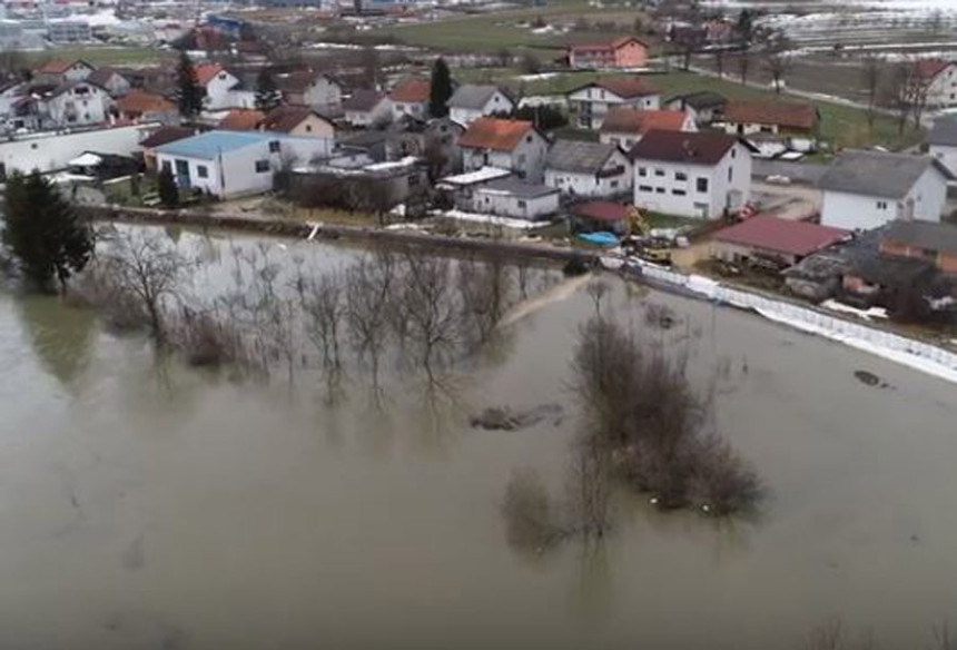 Karlovac: Više kuća pod vodom