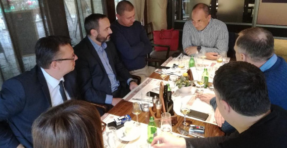 Novinari treba da rade slobodno