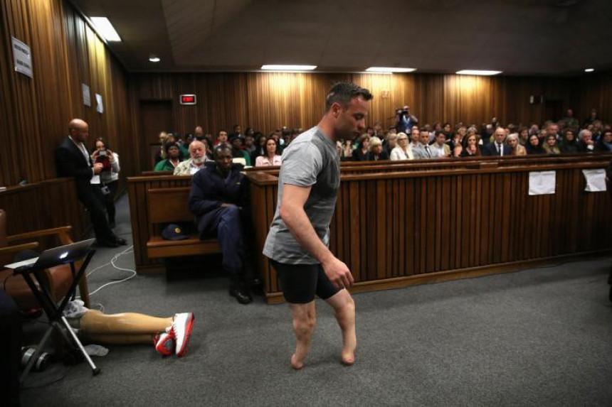 Video: Pistorijus u suzama, bez proteza u sudnici!