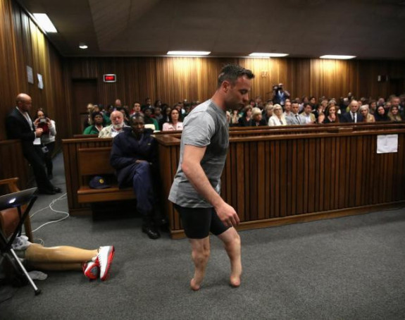 Video: Pistorijus u suzama, bez proteza u sudnici!