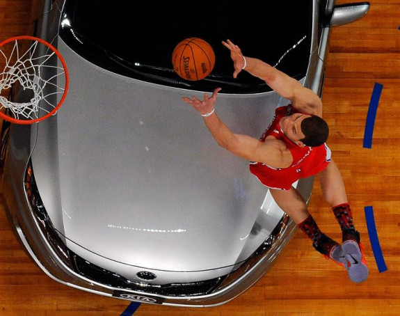 Видео - НБА: Грифин је хтио да прескочи кабриолет, али спонзори...