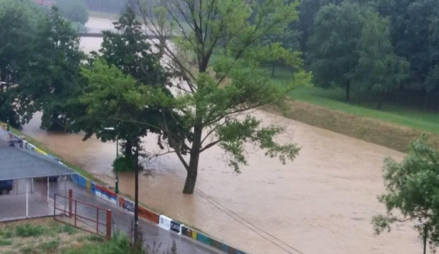 Pukla brana u Petrovcu na Mlavi