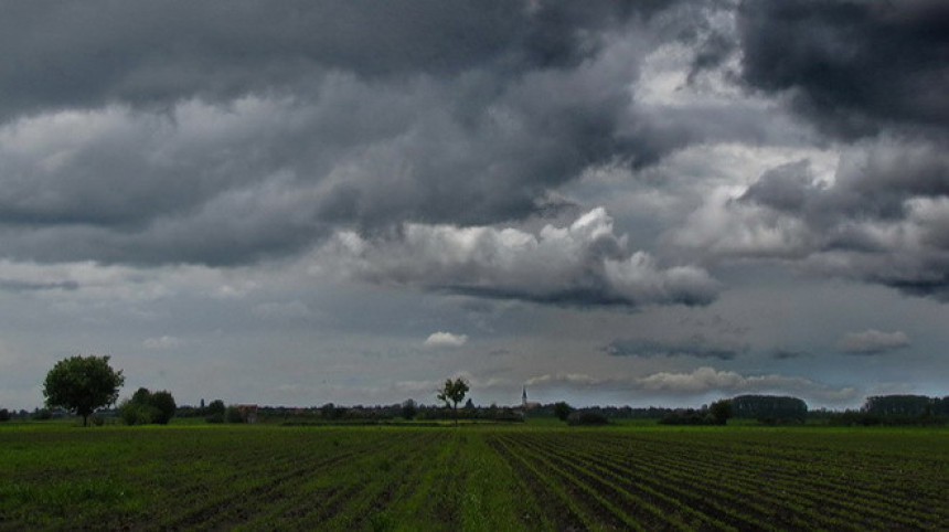 Oblačno, kiša poslijepodne 