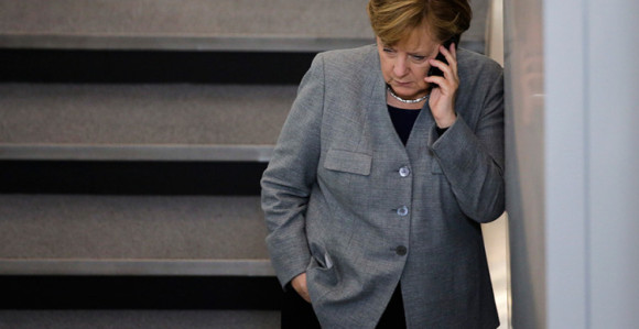 Merkelova pada zbog izbjeglica?