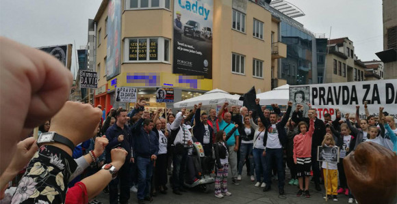 Podignite ruku za istinu i pravdu