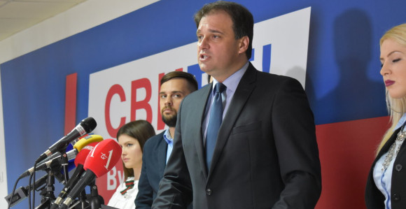 SDS: "Vratimo Srpsku narodu"