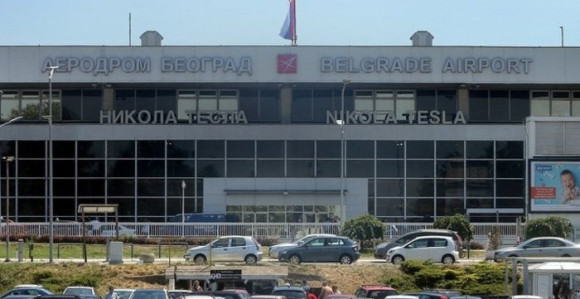 Putnici izbačeni iz aviona 