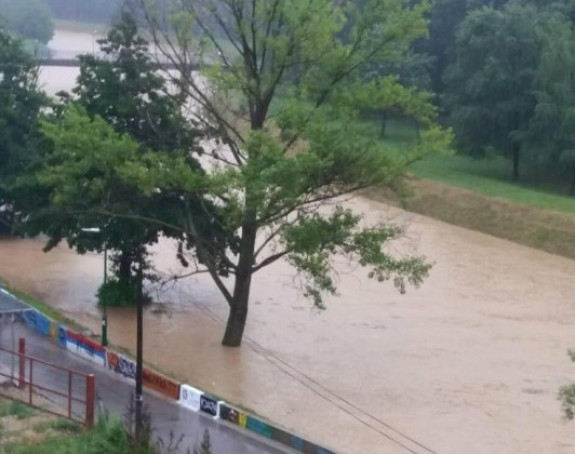 Pukla brana u Petrovcu na Mlavi