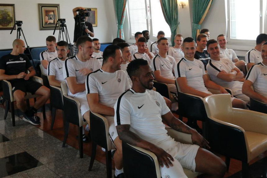 Okupili se fudbaleri Partizana...