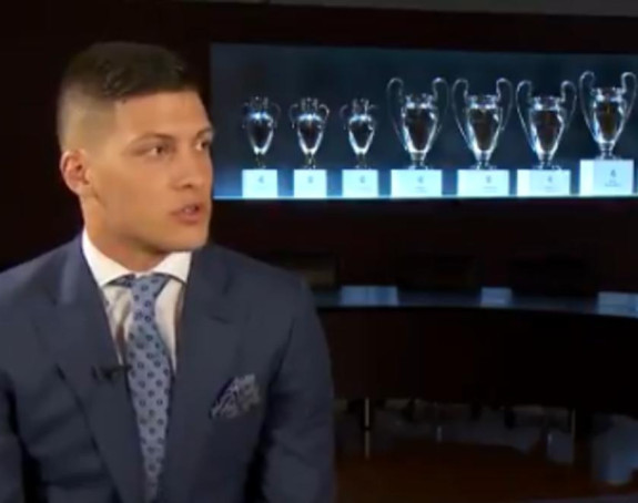 Први интервју на српском језику