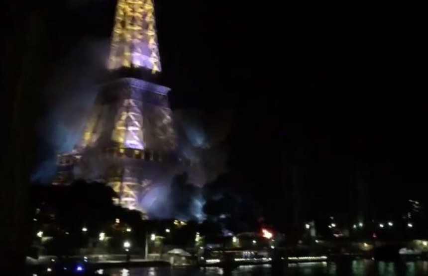 Uzbuna u Parizu: Ajfelova kula u dimu