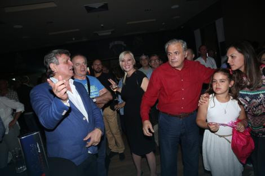 Nova serija - Psi laju, vetar nosi