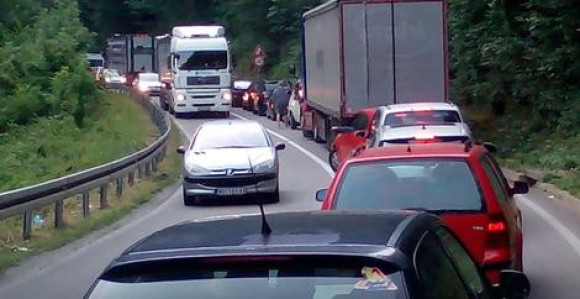 Haos na granici Srbije sa C. Gorom