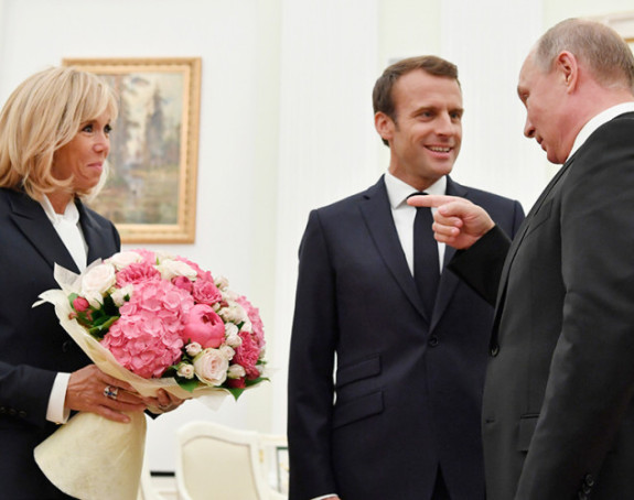 Makron i Putin, a za Brižit cvijeće