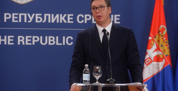 Vučić od Makrona zatražio pomoć
