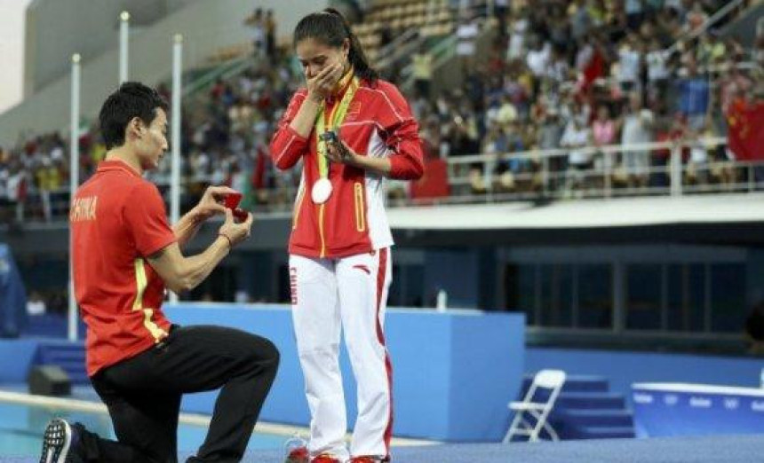 Zaprosio olimpijku na dodjeli medalje