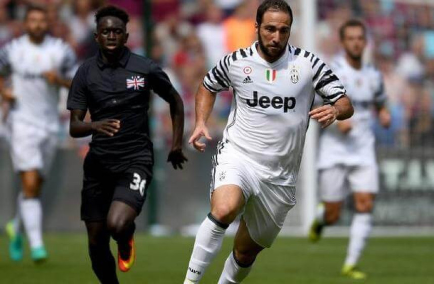 Juventus poručio Iguainu: Ima da smršaš!