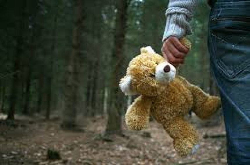 Htio da proda igračku da bi kupio hranu