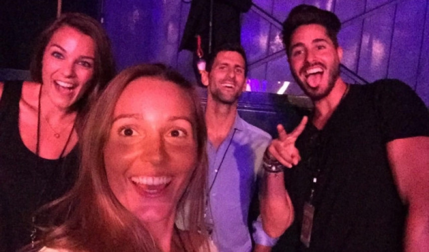 Novak i Jelena uživali na koncertu Enrikija Iglesijasa