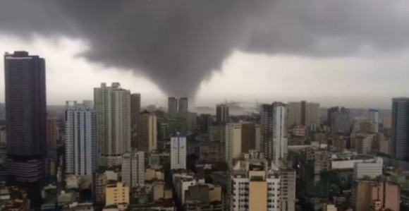 Haotično! Pogledajte ovaj tornado! 