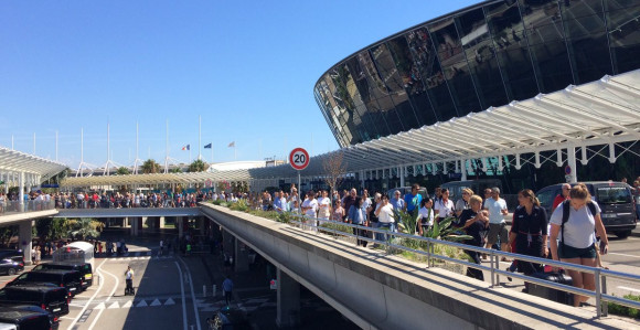Panika: Evakuisan aerodrom u Nici!