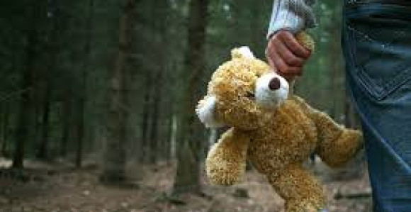 Htio da proda igračku da bi kupio hranu