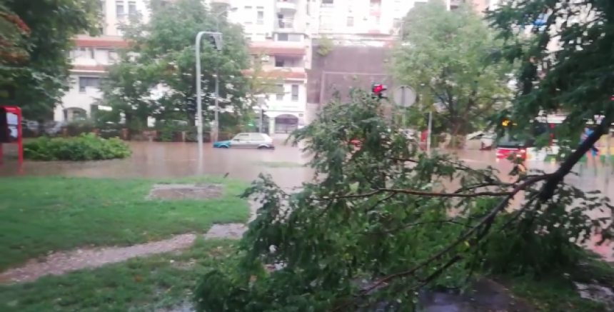 Rijeke tekle ulicama Beograda