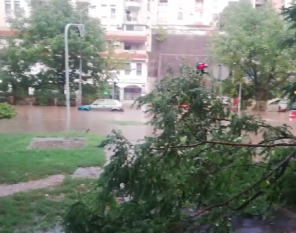 Rijeke tekle ulicama Beograda