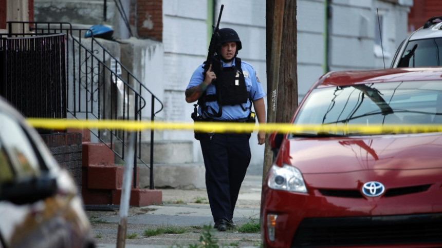 Филаделфија: Заробио полицајце и пуцао по њима