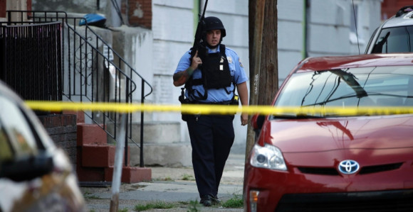 Филаделфија: Заробио полицајце и пуцао по њима