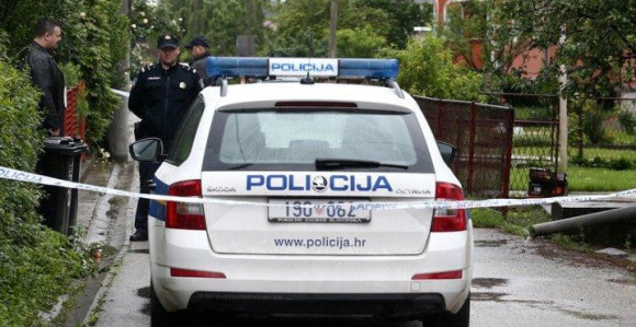 Sin lovačkom puškom ubio oca i majku