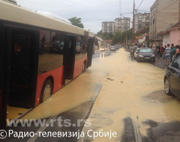 Аутобус упао у рупу у Београду