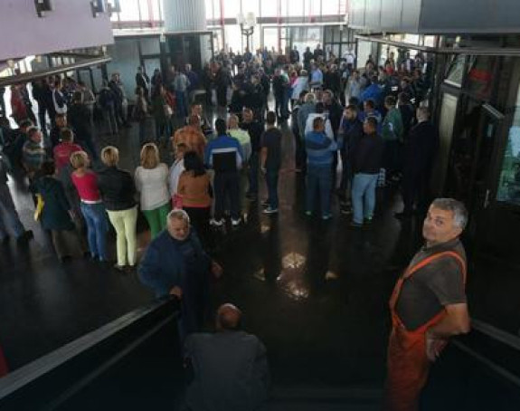 Радници не одустају од захтјева