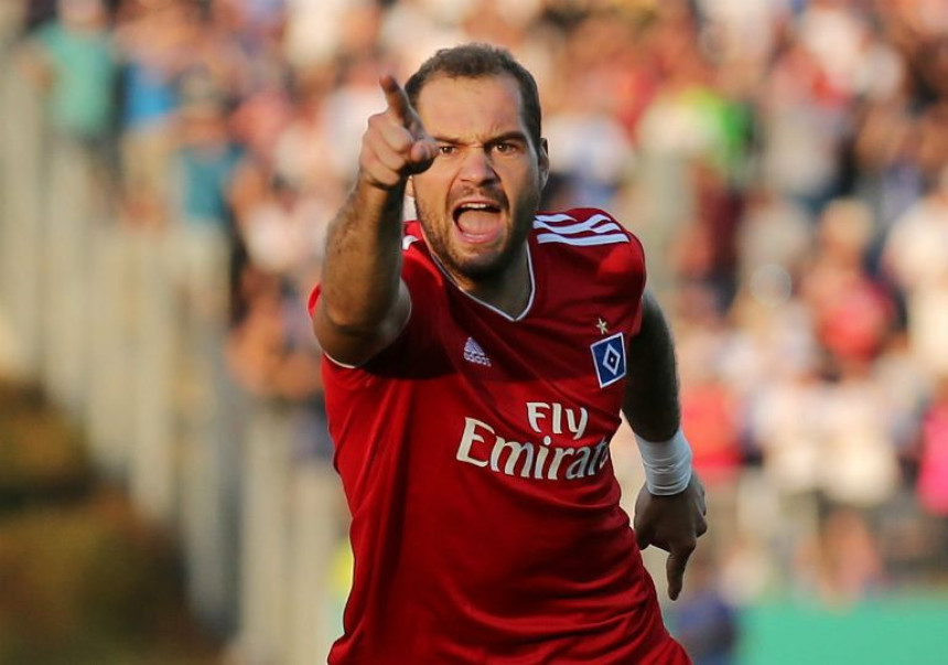 Cvajta: Hamburger slavi!