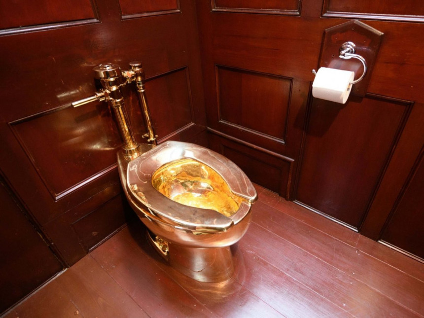 Ukradena zlatna wc šolja vrijedna 5 miliona dolara