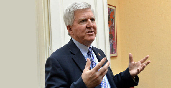 Skot: Kosovo da ukine takse i nastavi dijalog