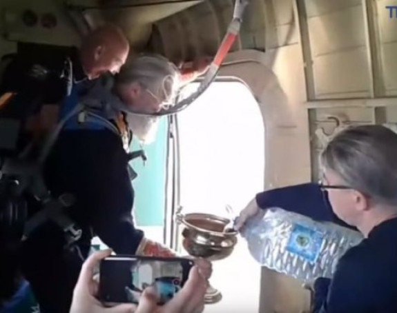 Protiv alkohola i bluda: Iz aviona osveštali grad