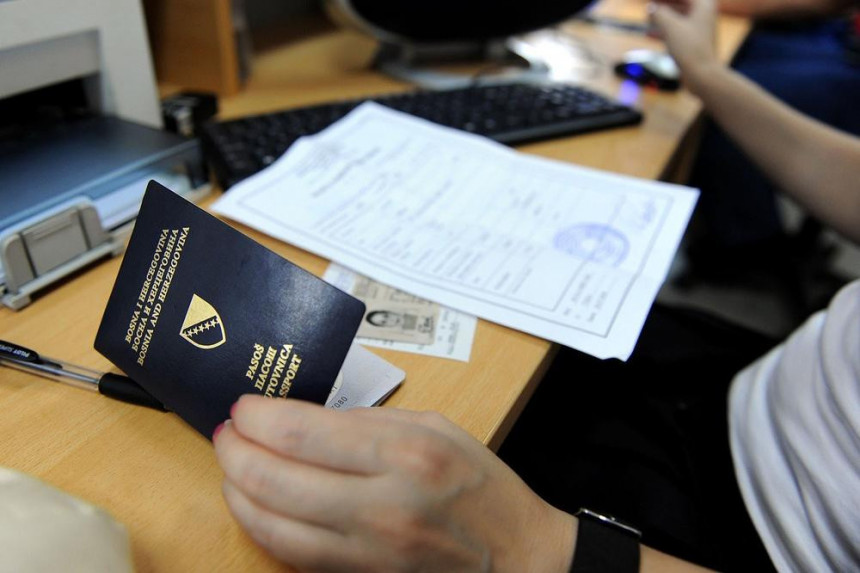 Bosanac ostavio poruku u pasošu