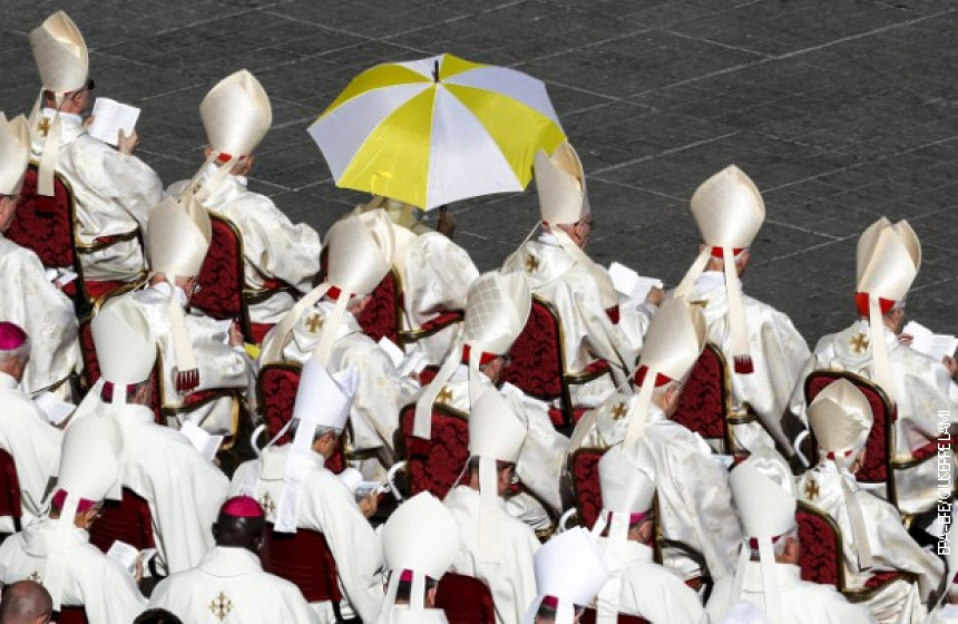 Папа прогласио 35 људи за свеце